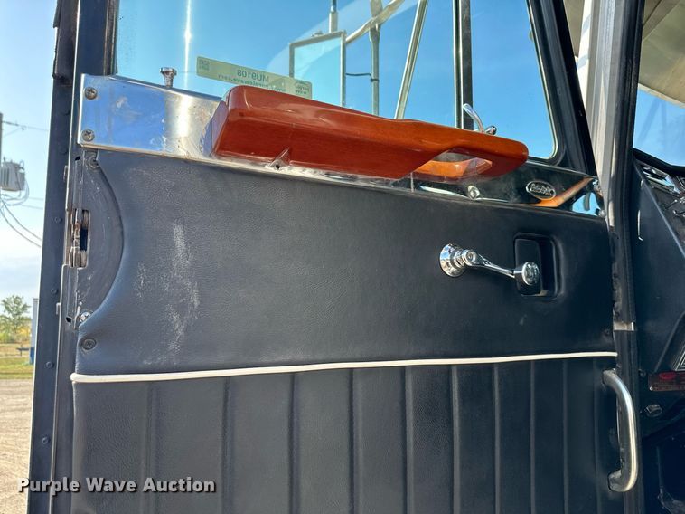 image for item MU9108 1997 Peterbilt 379  semi truck