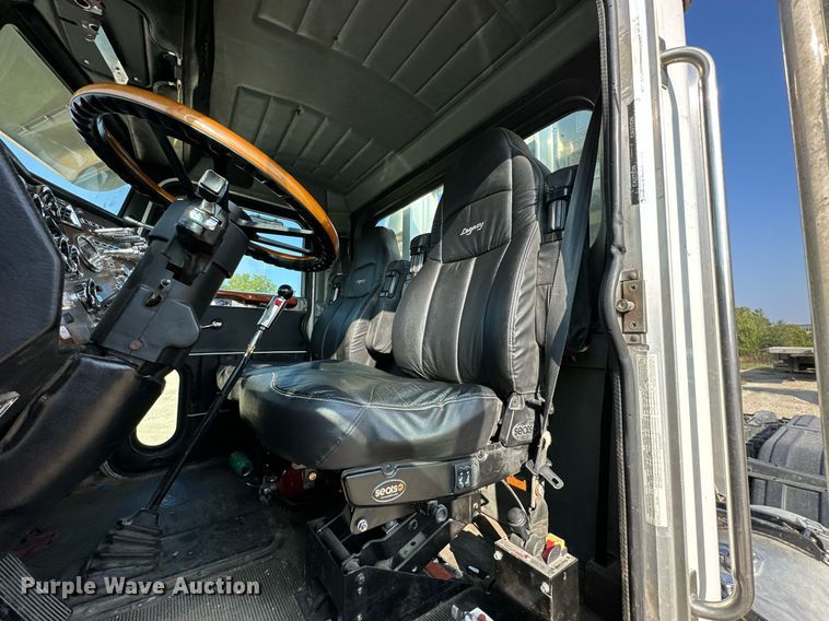 image for item MU9108 1997 Peterbilt 379  semi truck