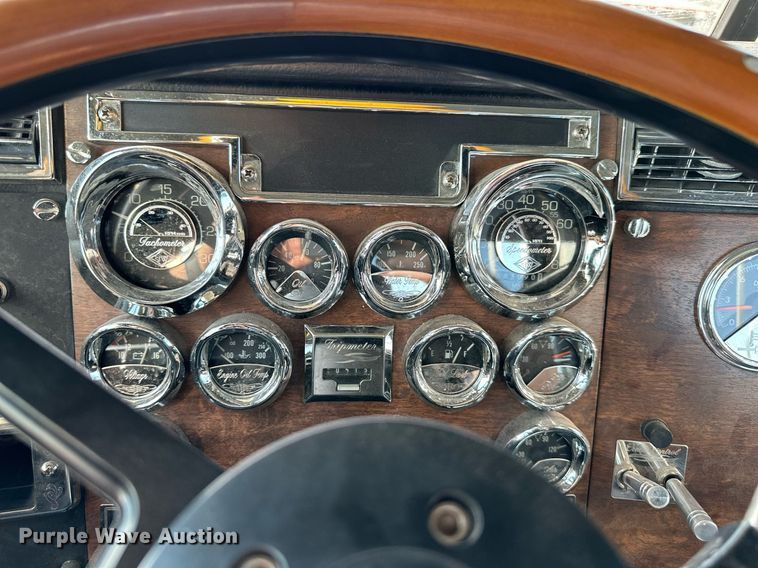 image for item MU9108 1997 Peterbilt 379  semi truck