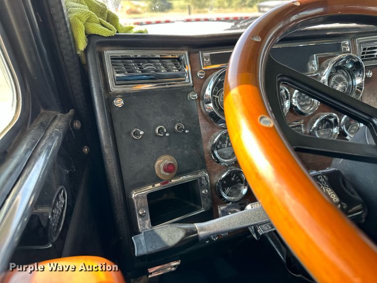 image for item MU9108 1997 Peterbilt 379  semi truck