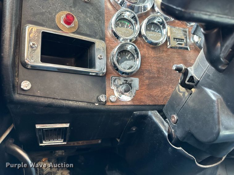 image for item MU9108 1997 Peterbilt 379  semi truck