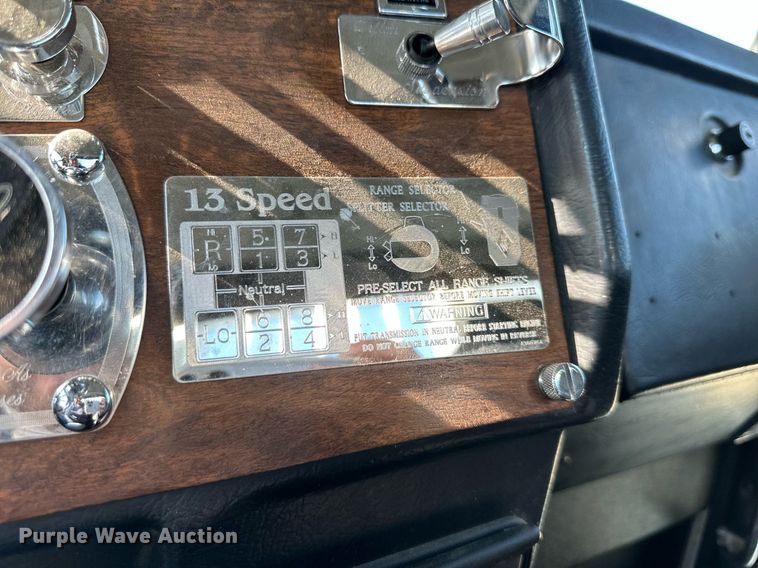 image for item MU9108 1997 Peterbilt 379  semi truck