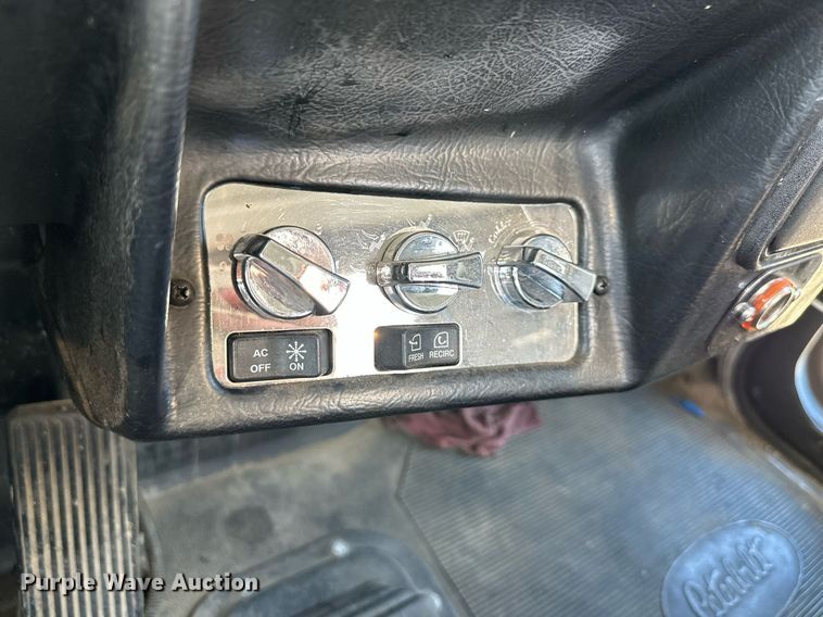 image for item MU9108 1997 Peterbilt 379  semi truck