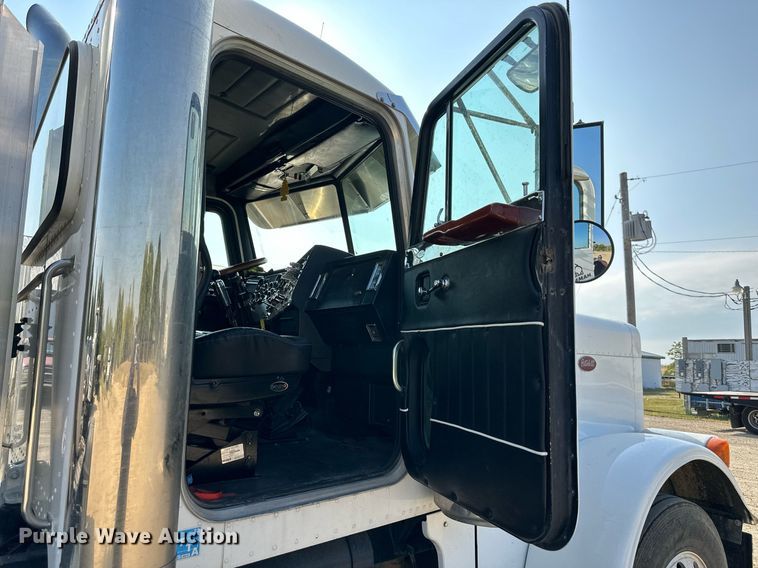 image for item MU9108 1997 Peterbilt 379  semi truck