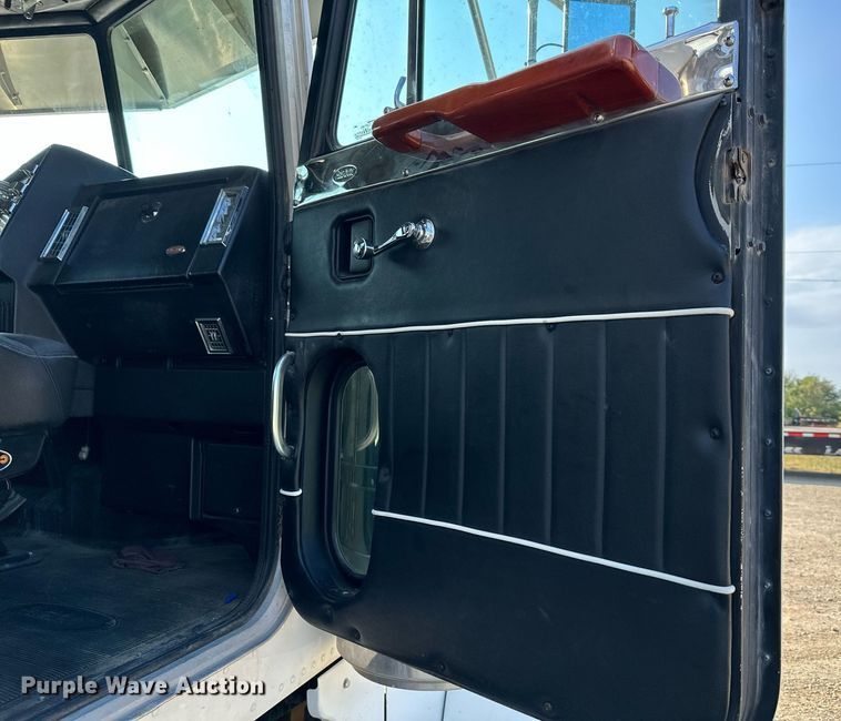 image for item MU9108 1997 Peterbilt 379  semi truck