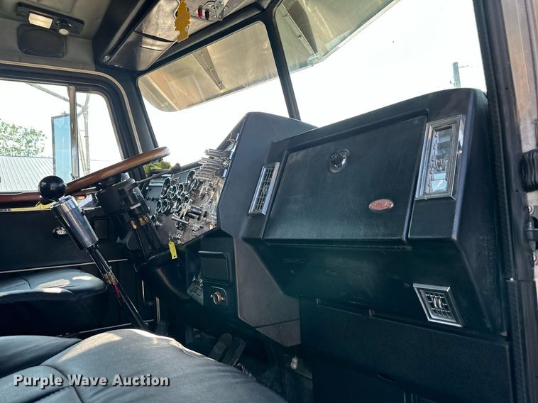 image for item MU9108 1997 Peterbilt 379  semi truck