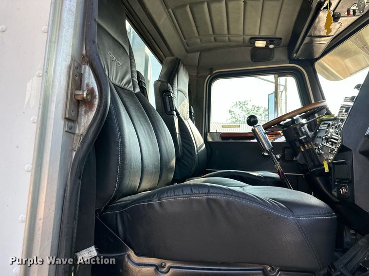 image for item MU9108 1997 Peterbilt 379  semi truck