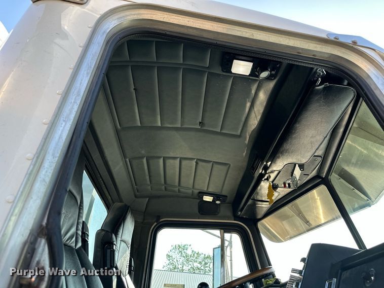 image for item MU9108 1997 Peterbilt 379  semi truck