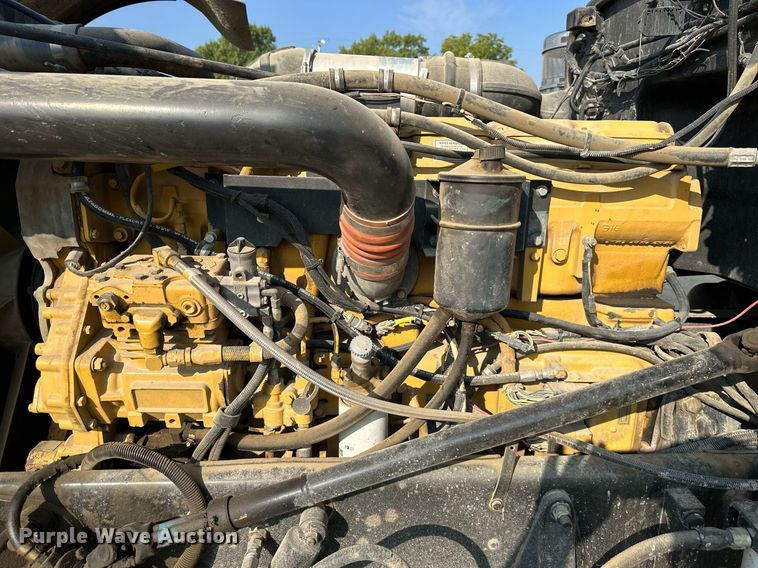 image for item MU9108 1997 Peterbilt 379  semi truck