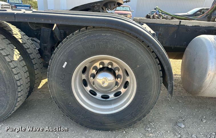 image for item MU9108 1997 Peterbilt 379  semi truck