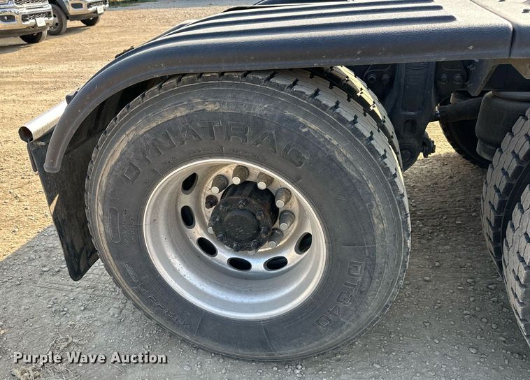 image for item MU9108 1997 Peterbilt 379  semi truck