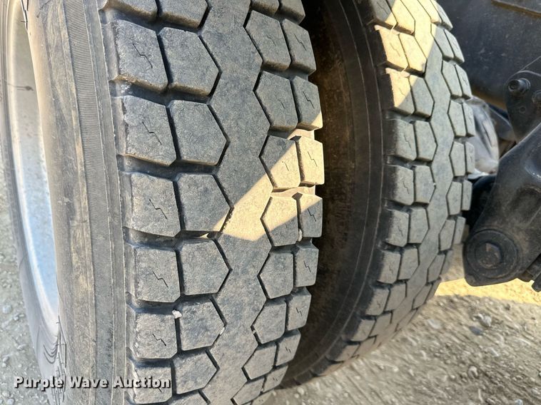 image for item MU9108 1997 Peterbilt 379  semi truck