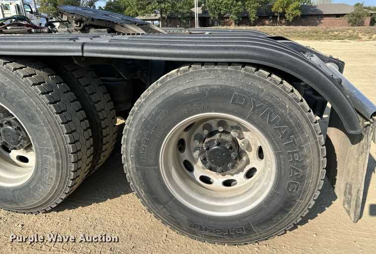 image for item MU9108 1997 Peterbilt 379  semi truck