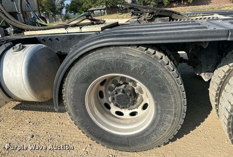 image for item MU9108 1997 Peterbilt 379  semi truck