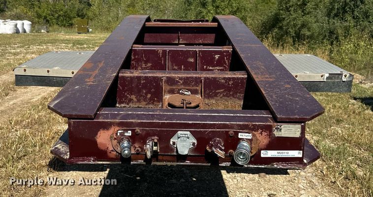 image for item MU9110 2000 Trail King TK110HDG-533  lowboy equipment trailer