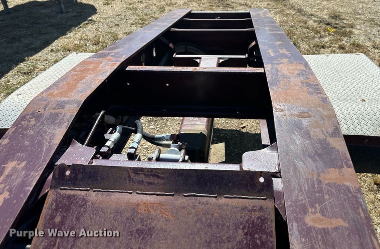 image for item MU9110 2000 Trail King TK110HDG-533  lowboy equipment trailer