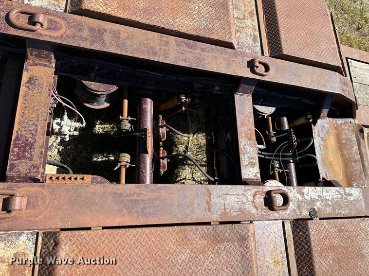 image for item MU9110 2000 Trail King TK110HDG-533  lowboy equipment trailer