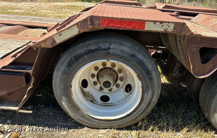 image for item MU9110 2000 Trail King TK110HDG-533  lowboy equipment trailer