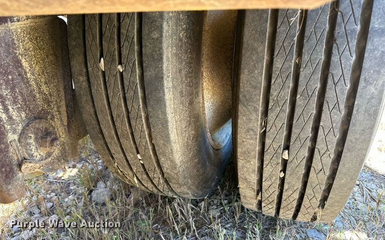 image for item MU9110 2000 Trail King TK110HDG-533  lowboy equipment trailer