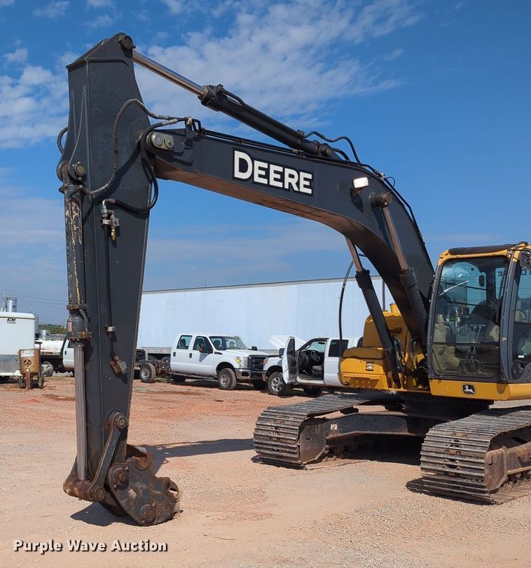 image for item MX9434 2011 John Deere 200D LC excavator