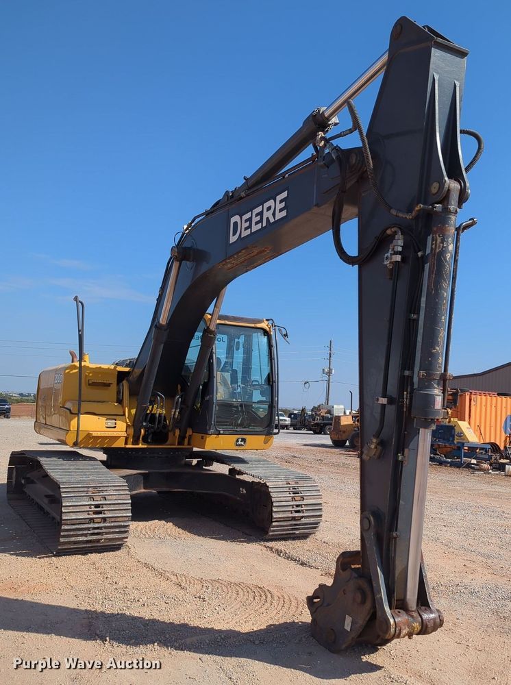 image for item MX9434 2011 John Deere 200D LC excavator