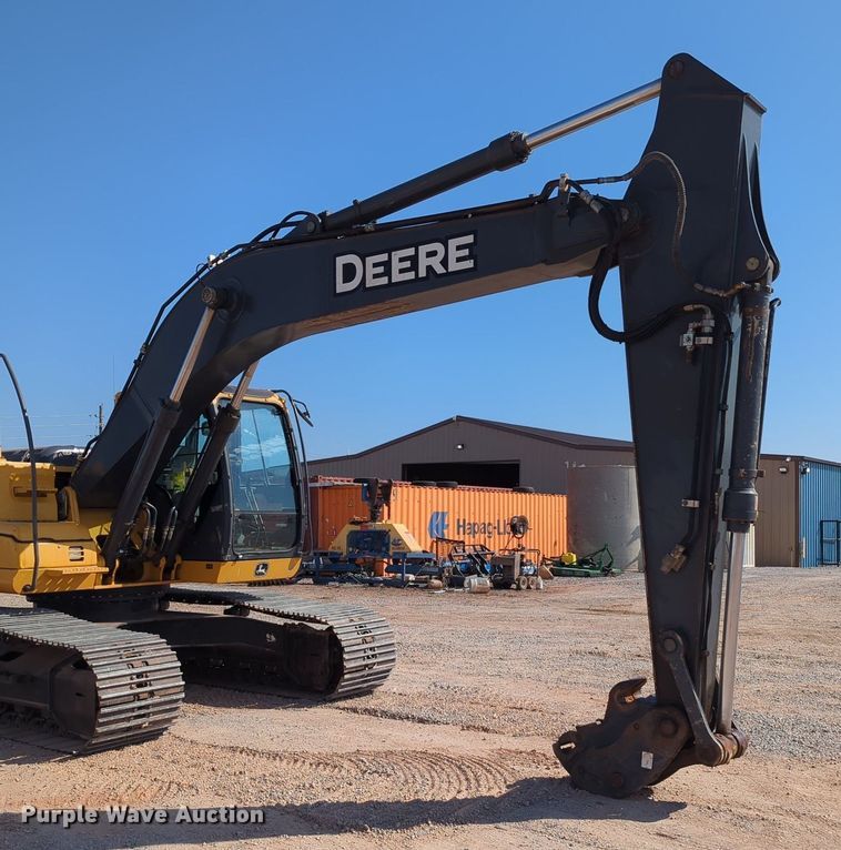 image for item MX9434 2011 John Deere 200D LC excavator