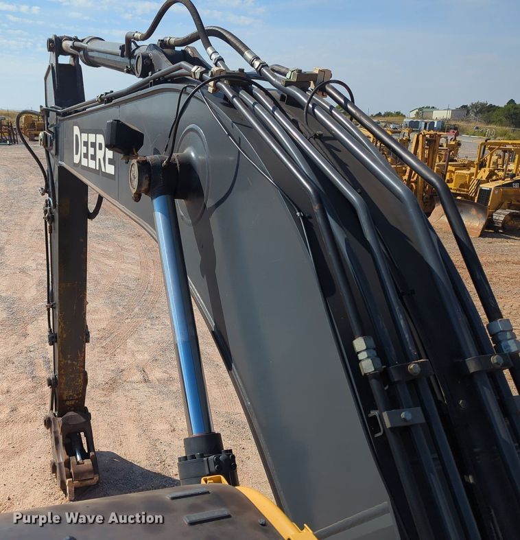 image for item MX9434 2011 John Deere 200D LC excavator