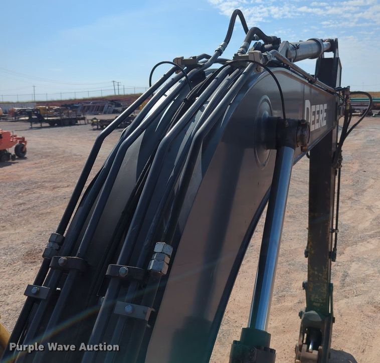 image for item MX9434 2011 John Deere 200D LC excavator