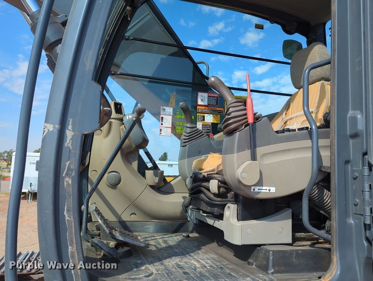 image for item MX9434 2011 John Deere 200D LC excavator