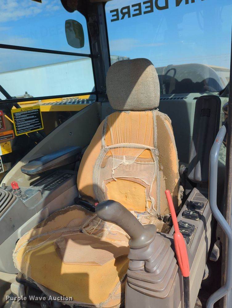 image for item MX9434 2011 John Deere 200D LC excavator