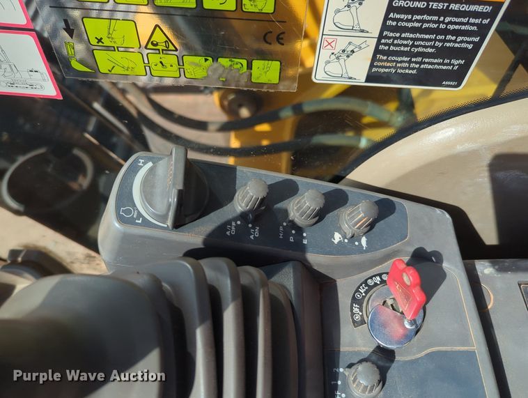 image for item MX9434 2011 John Deere 200D LC excavator