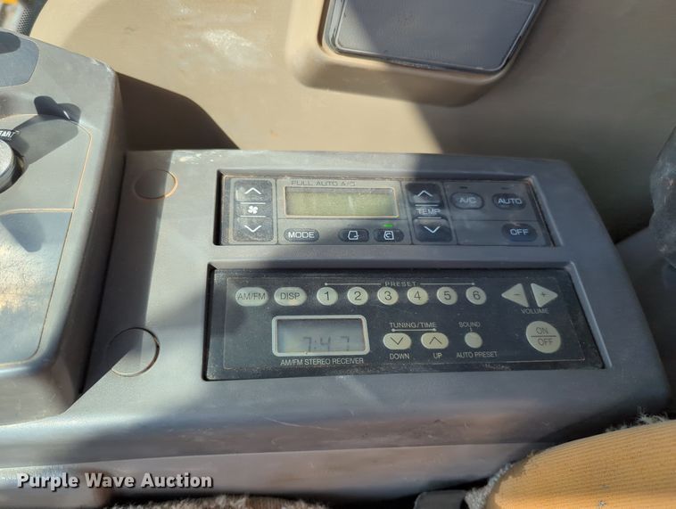 image for item MX9434 2011 John Deere 200D LC excavator