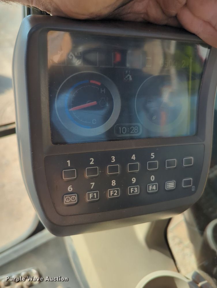 image for item MX9434 2011 John Deere 200D LC excavator