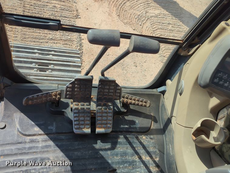 image for item MX9434 2011 John Deere 200D LC excavator