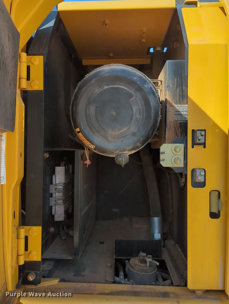 image for item MX9434 2011 John Deere 200D LC excavator