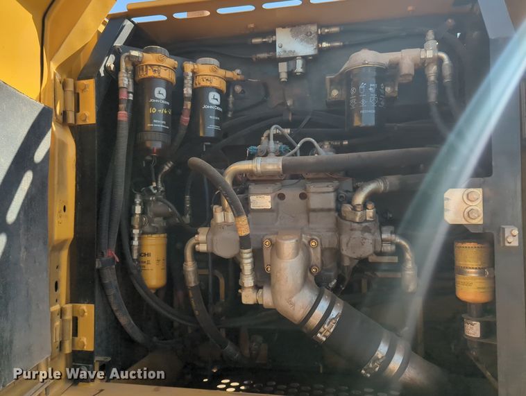 image for item MX9434 2011 John Deere 200D LC excavator