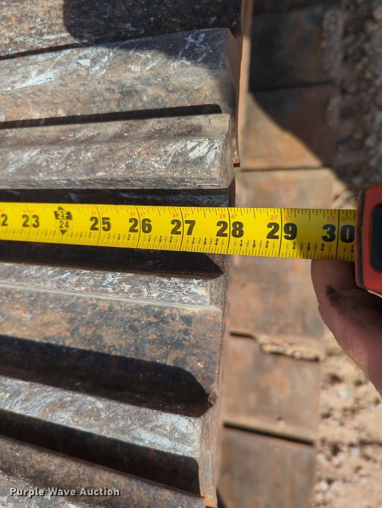 image for item MX9434 2011 John Deere 200D LC excavator