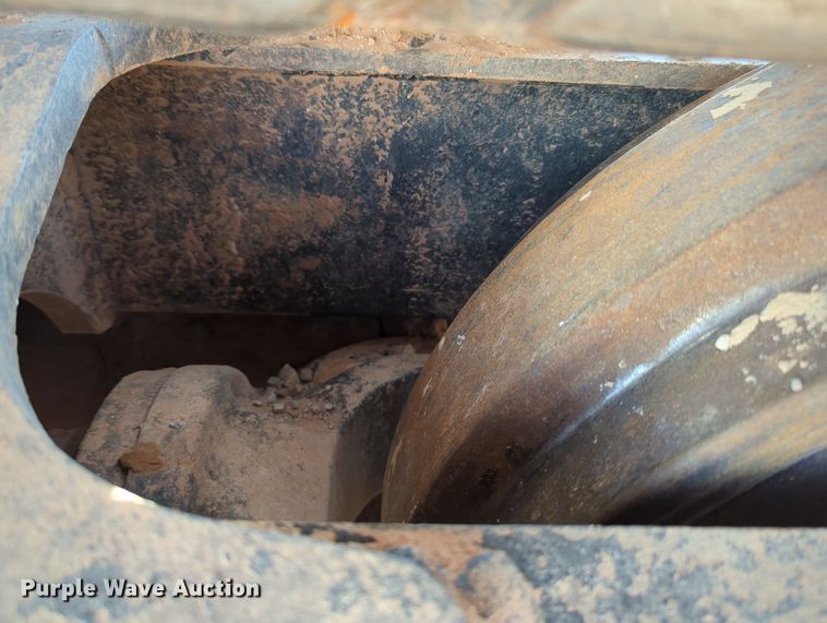 image for item MX9434 2011 John Deere 200D LC excavator