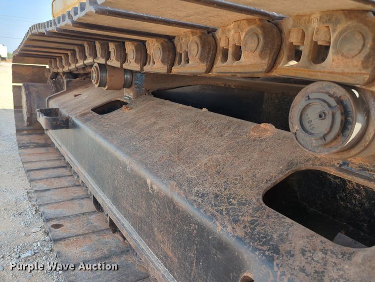 image for item MX9434 2011 John Deere 200D LC excavator