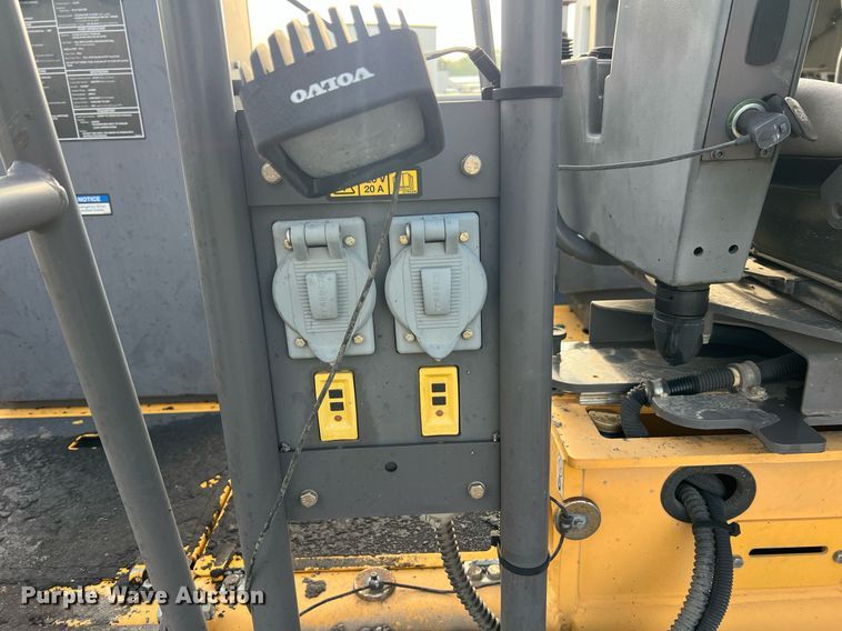 image for item NA9177 2018 Volvo P7170B  paver