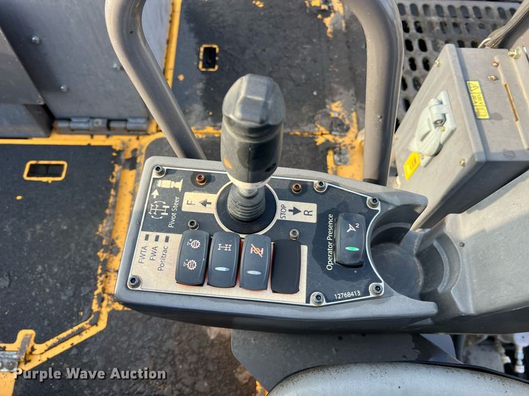 image for item NA9177 2018 Volvo P7170B  paver