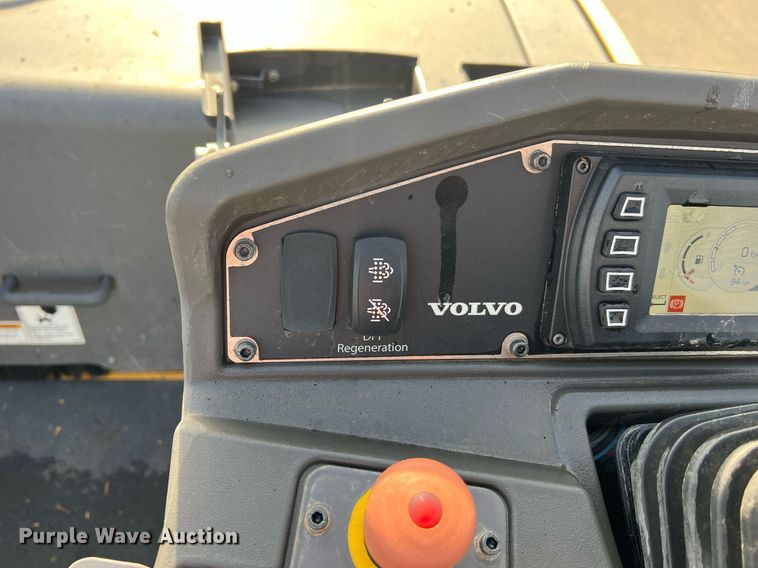 image for item NA9177 2018 Volvo P7170B  paver