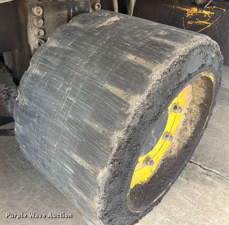 image for item NA9177 2018 Volvo P7170B  paver