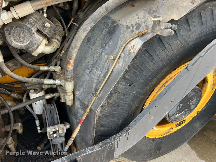 image for item NA9177 2018 Volvo P7170B  paver