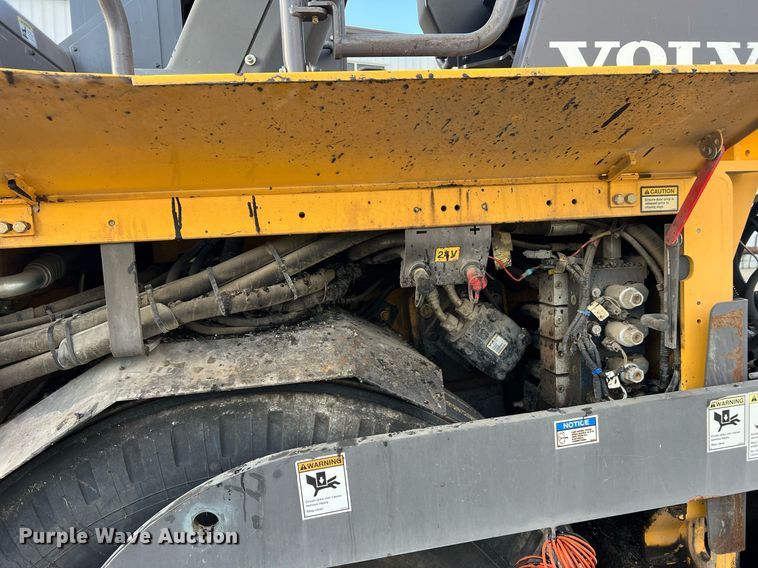 image for item NA9177 2018 Volvo P7170B  paver