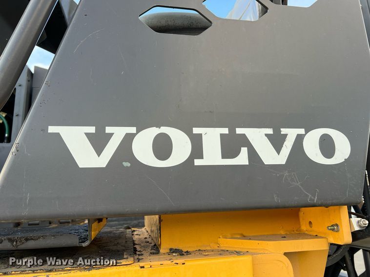 image for item NA9177 2018 Volvo P7170B  paver