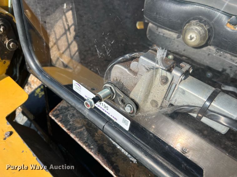 image for item NA9195 2018 ASV RT40  tracked skid steer loader