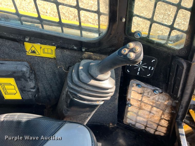 image for item NA9195 2018 ASV RT40  tracked skid steer loader