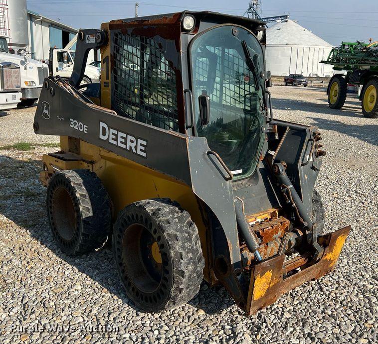 image for item NA9196 2015 John Deere 320E  skid steer loader