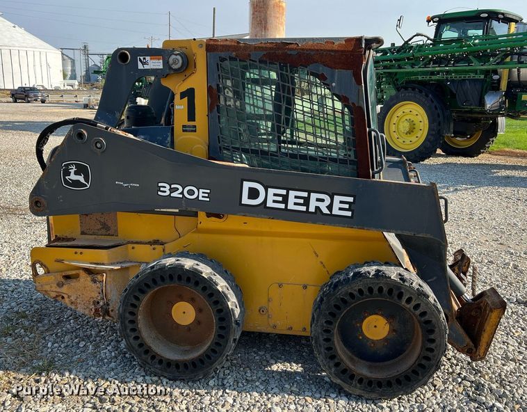 image for item NA9196 2015 John Deere 320E  skid steer loader